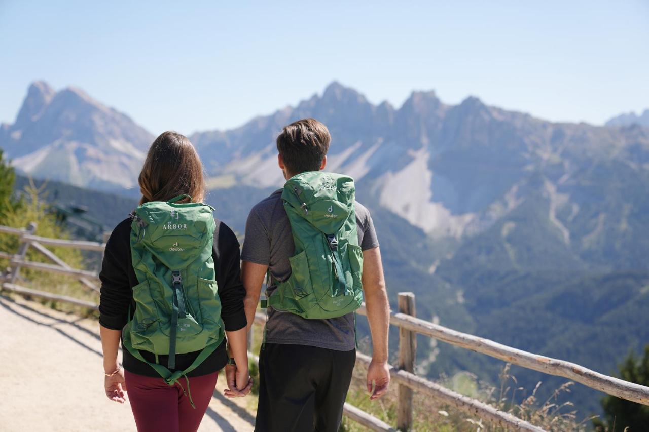 My Arbor - Dolomites Hotell Brixen Exteriör bild Hiking in the Alps
